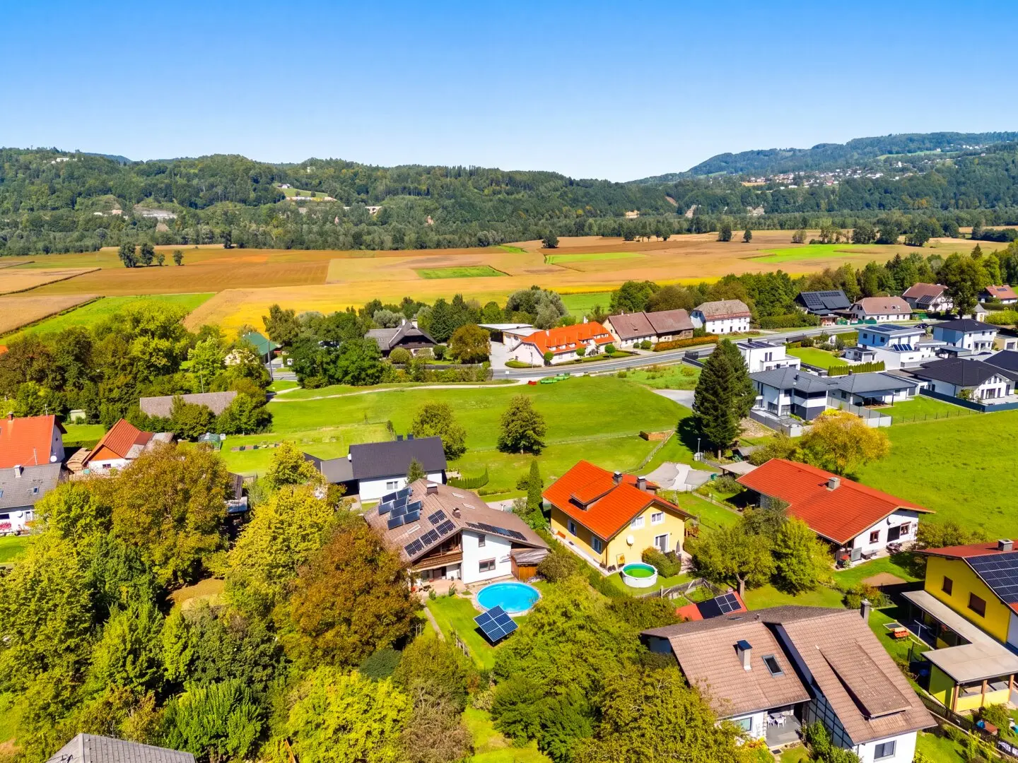 Single-family house with plenty of space and individual development potential in Görtschach