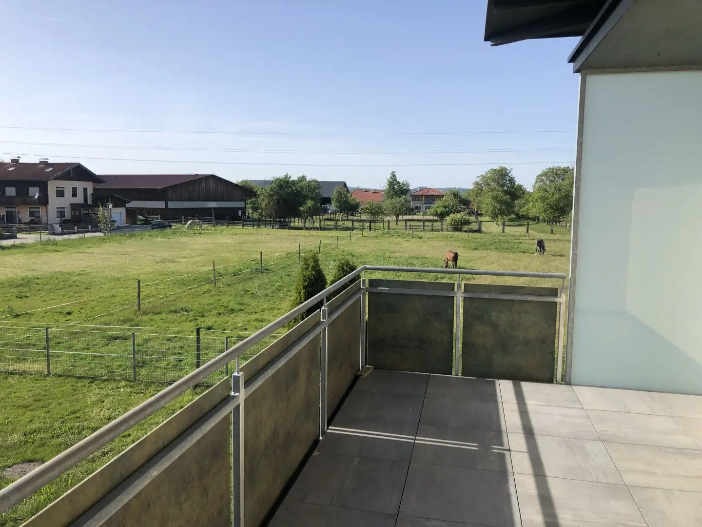Living in green surroundings – Bright 3-room apartment with balcony and loggia