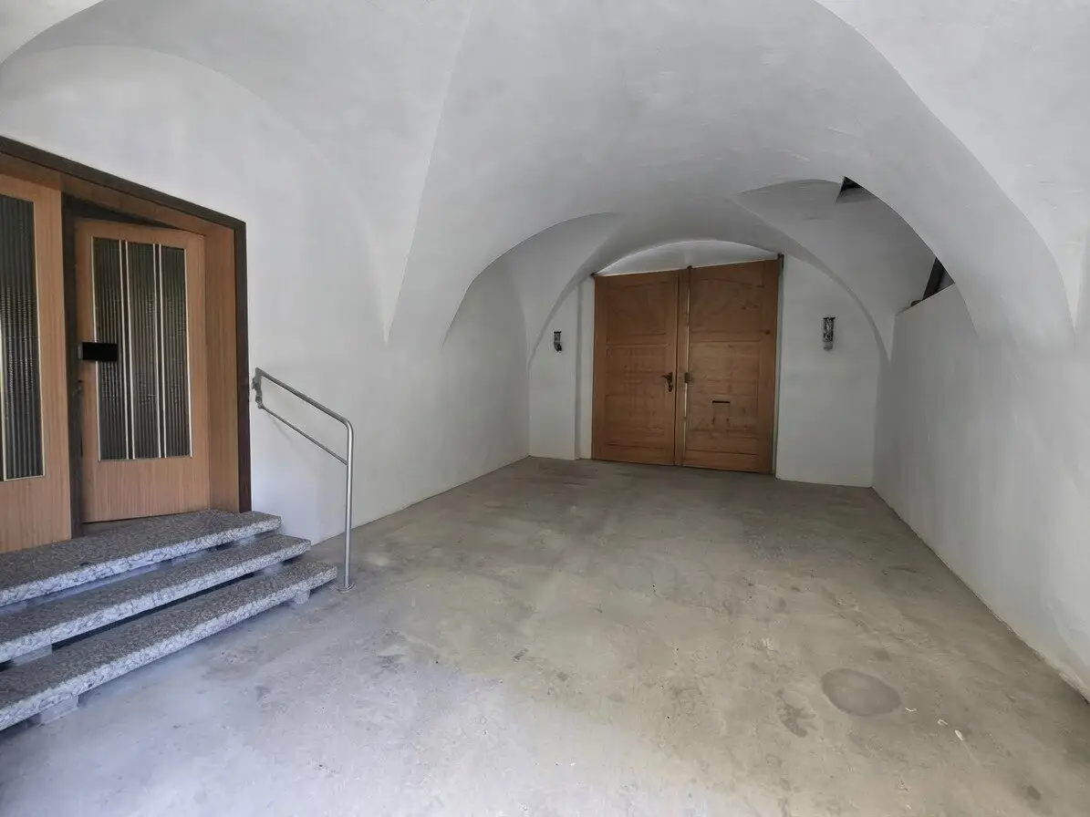 Historische ehemalige Schmiede mit 2 Wohneinheiten, Innenhof, Garage & vielseitigen Nebenflächen in Retz