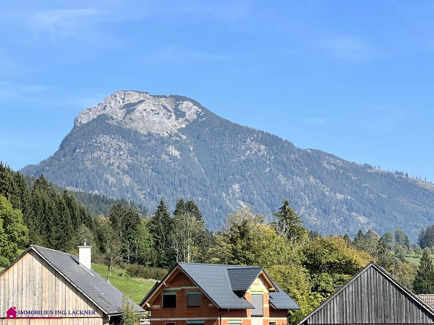 Besondere Wohnqualität in Bad Mitterndorf – neuwertige Wohnung mit schönem Ausblick, Südterrasse und eigenem Garten