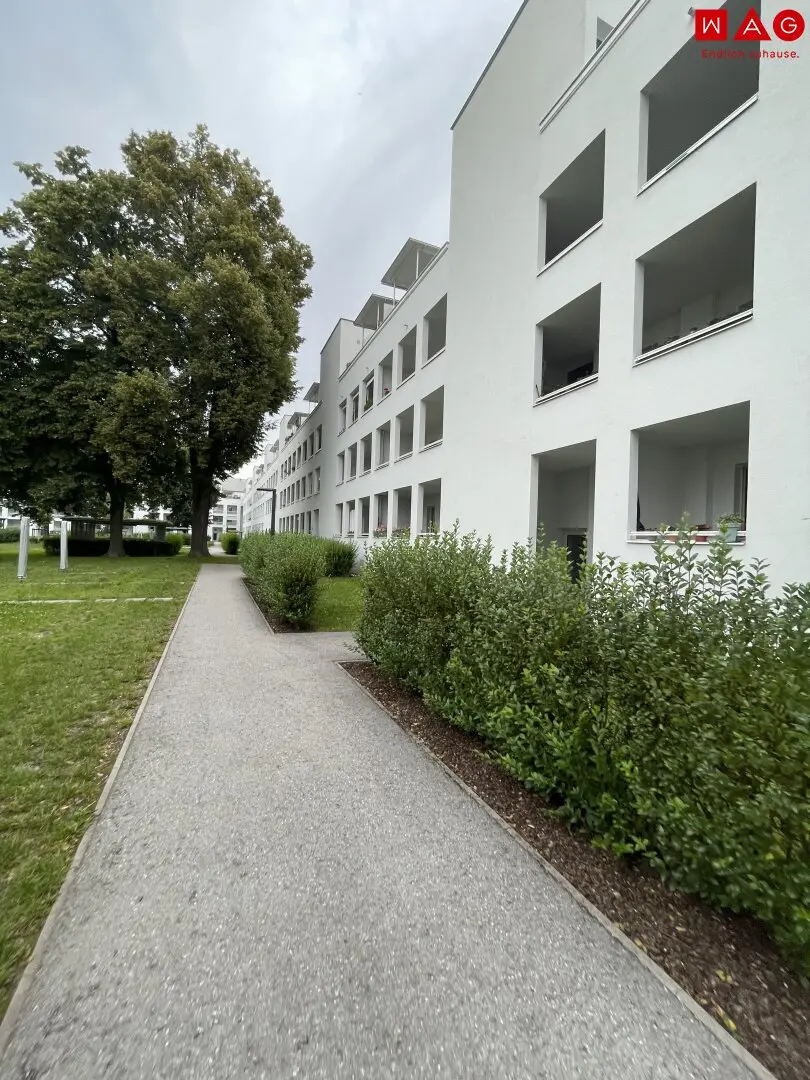 Modern and well laid-out 3-room apartment with the advantage of a luxury balcony and private parking