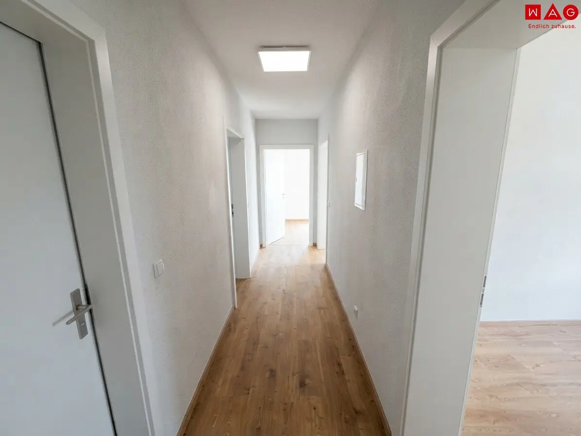 Renovated 3-room apartment in prime location with kitchen