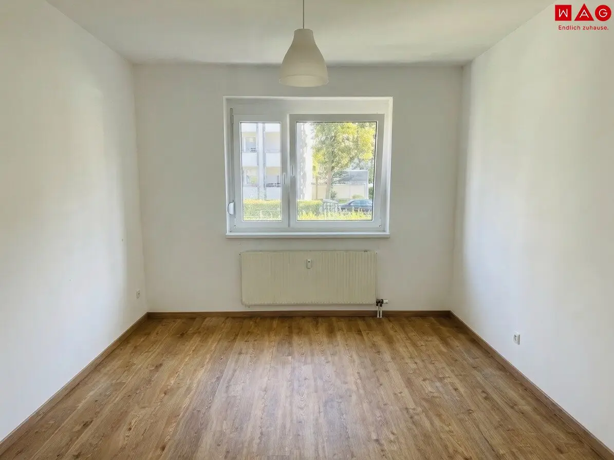 Renovated 3-room apartment in prime location with kitchen