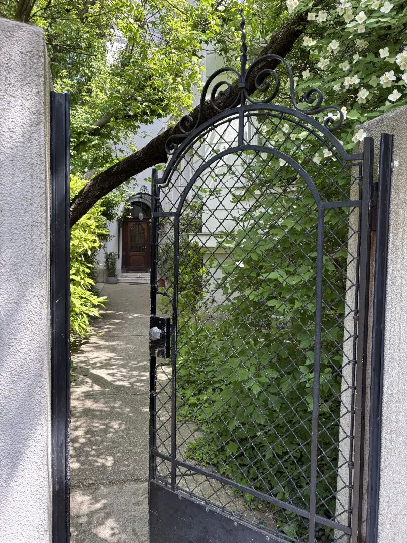 Altbautraum mit 3 Zimmern und ca. 130 m²