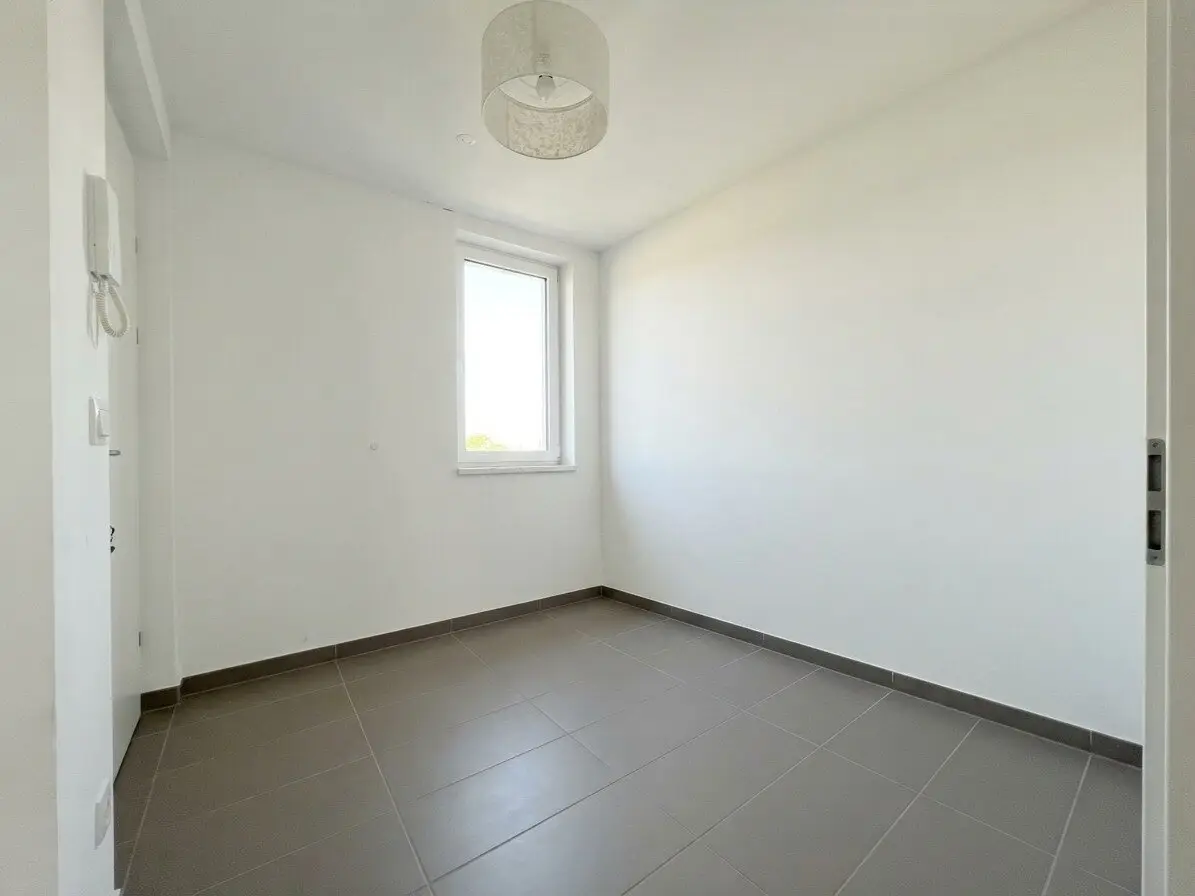 Modern apartment with roof terrace and walk-in closet in excellent urban location