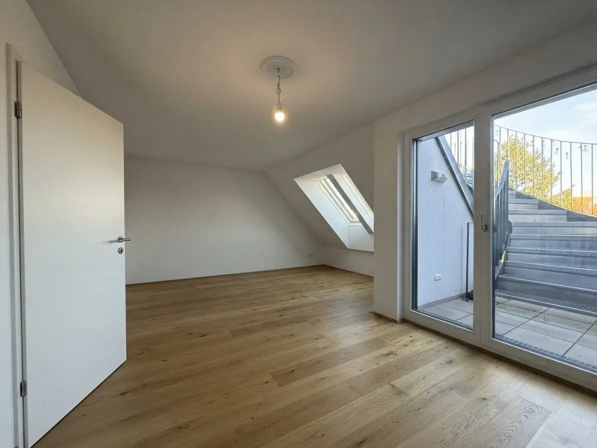 Modern apartment with roof terrace and walk-in closet in excellent urban location