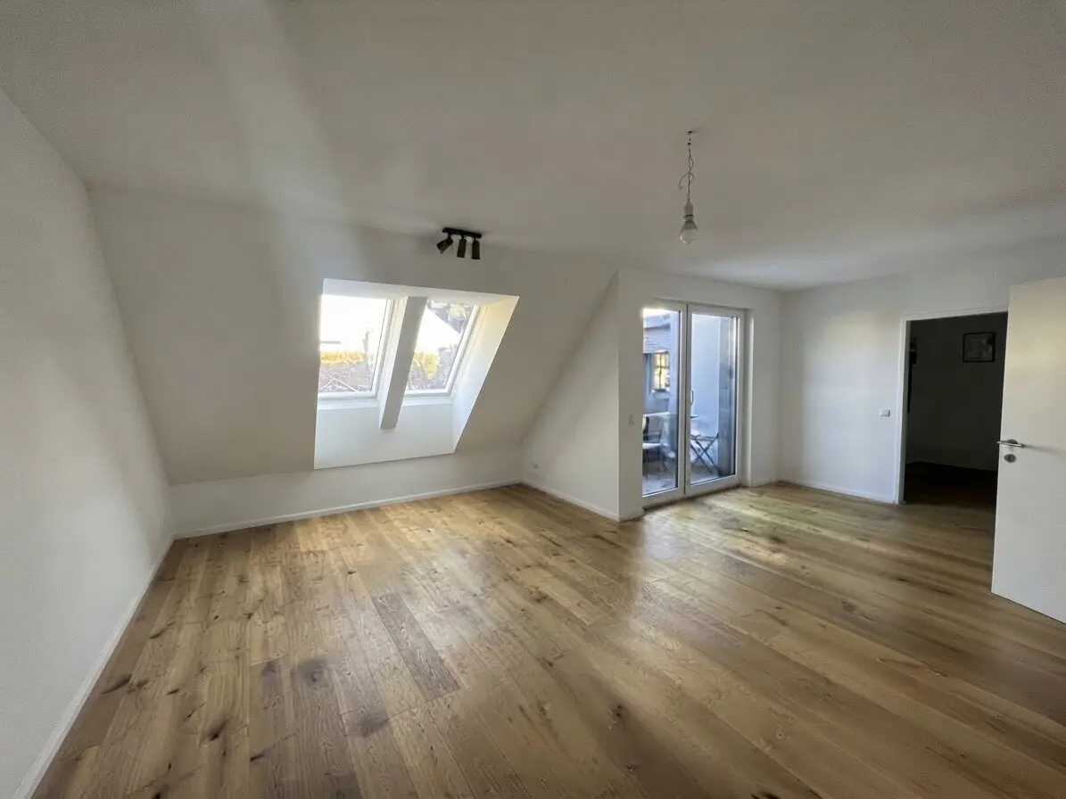 Modern apartment with roof terrace and walk-in closet in excellent urban location