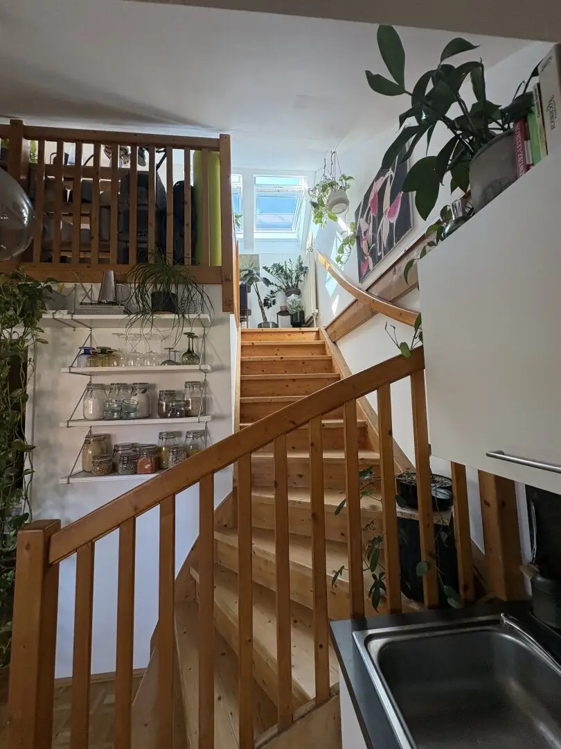 Charmante Dachgeschosswohnung mit Galerie und großzügigem Wohnbereich