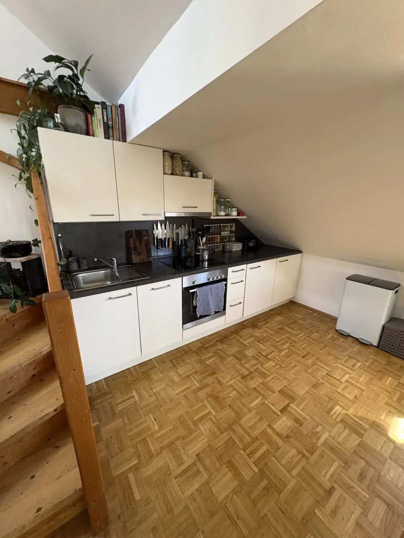 Charmante Dachgeschosswohnung mit Galerie und großzügigem Wohnbereich