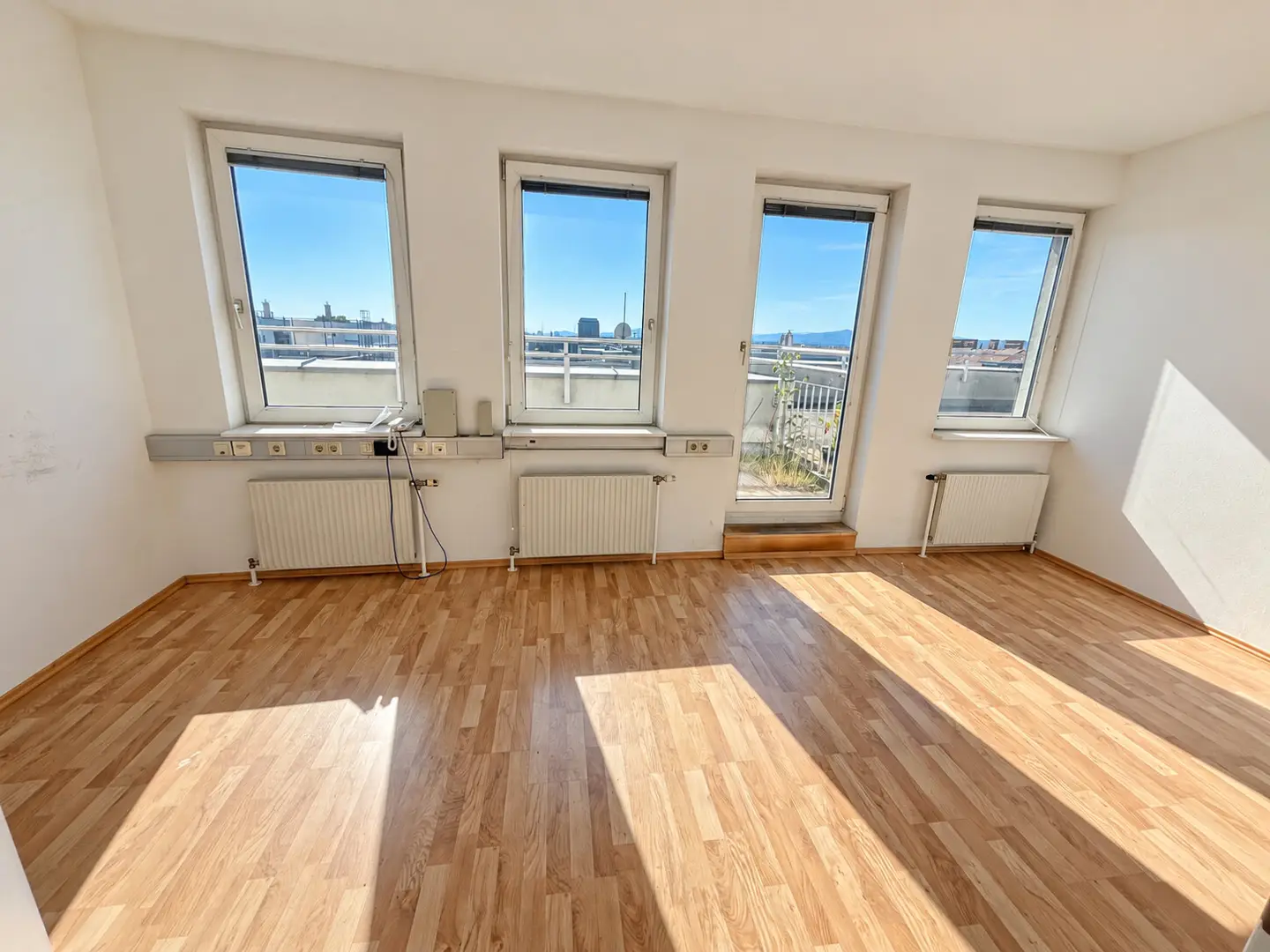 Helle Büroetage mit Terrasse über dem Meiselmarkt Wohnung