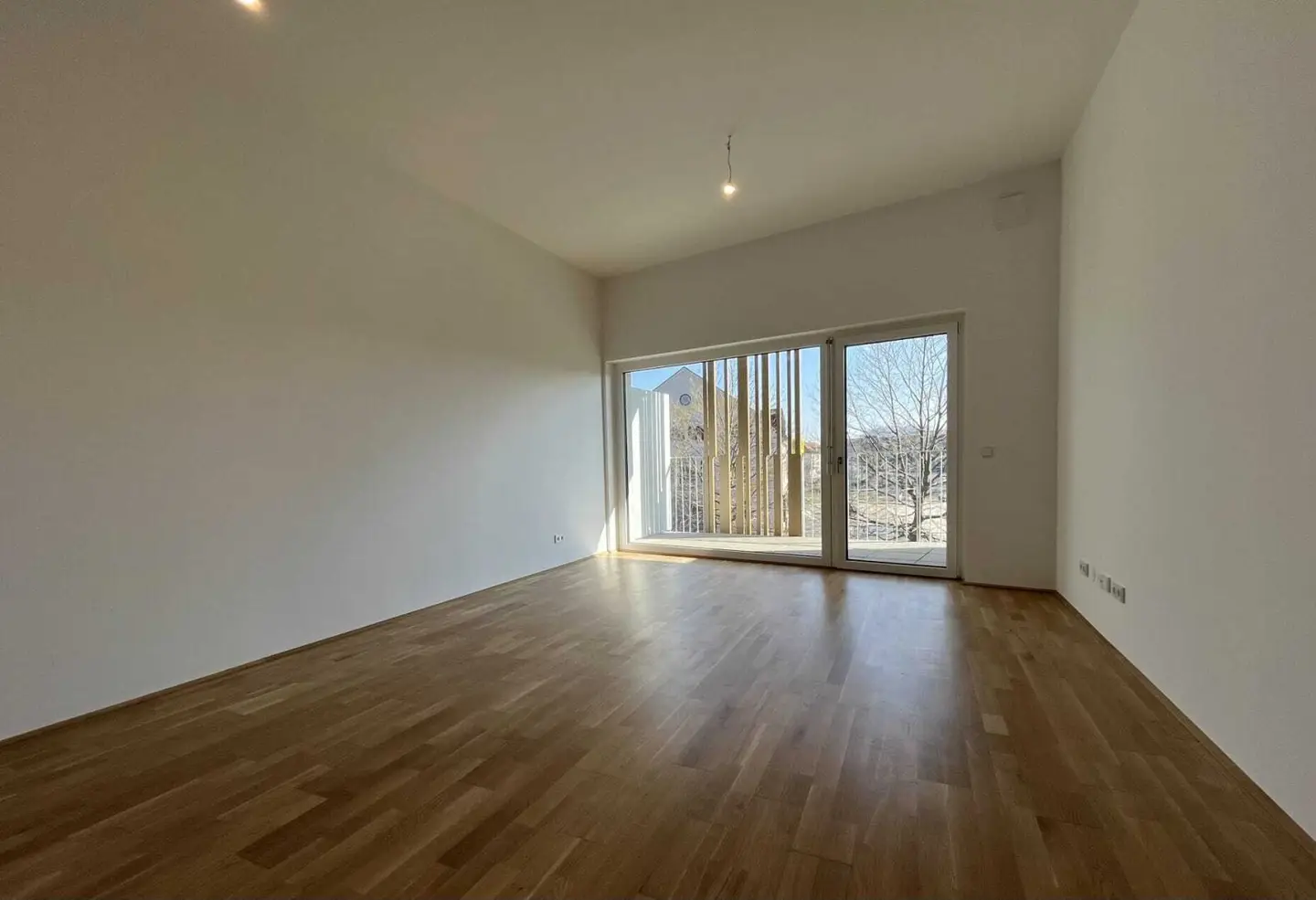 Light-flooded 1-room apartment with balcony