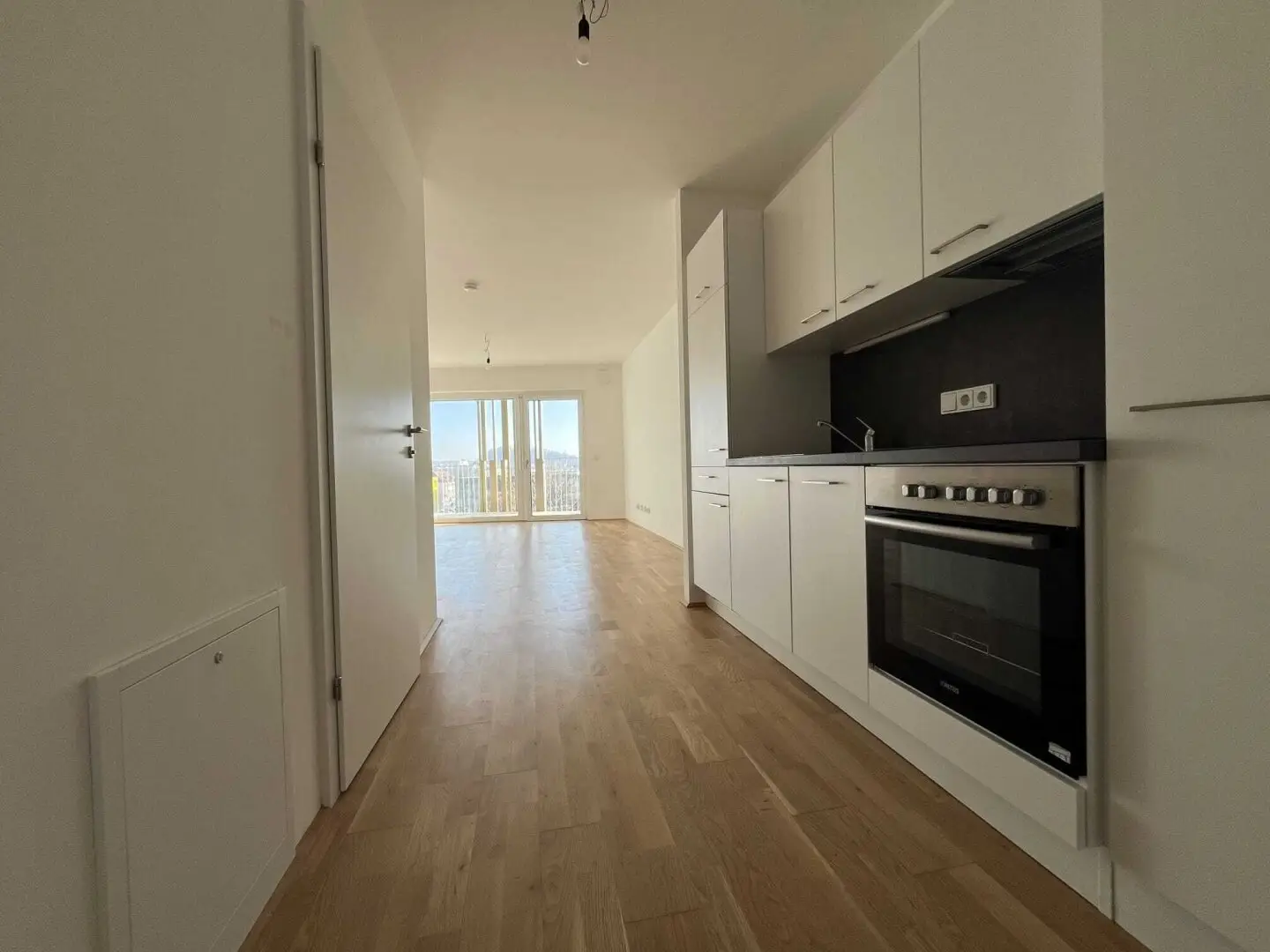 Light-flooded 1-room apartment with balcony