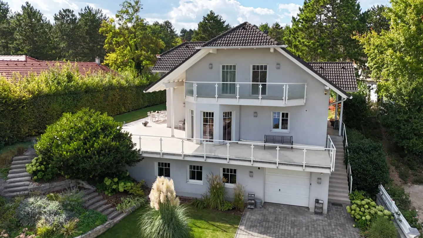Exklusives Haus in Bad Fischau-Brunn mit 310m² Wohnfläche, Garten, Pool, Terrasse, Garage, 7 Zimmer, top gepflegt!
