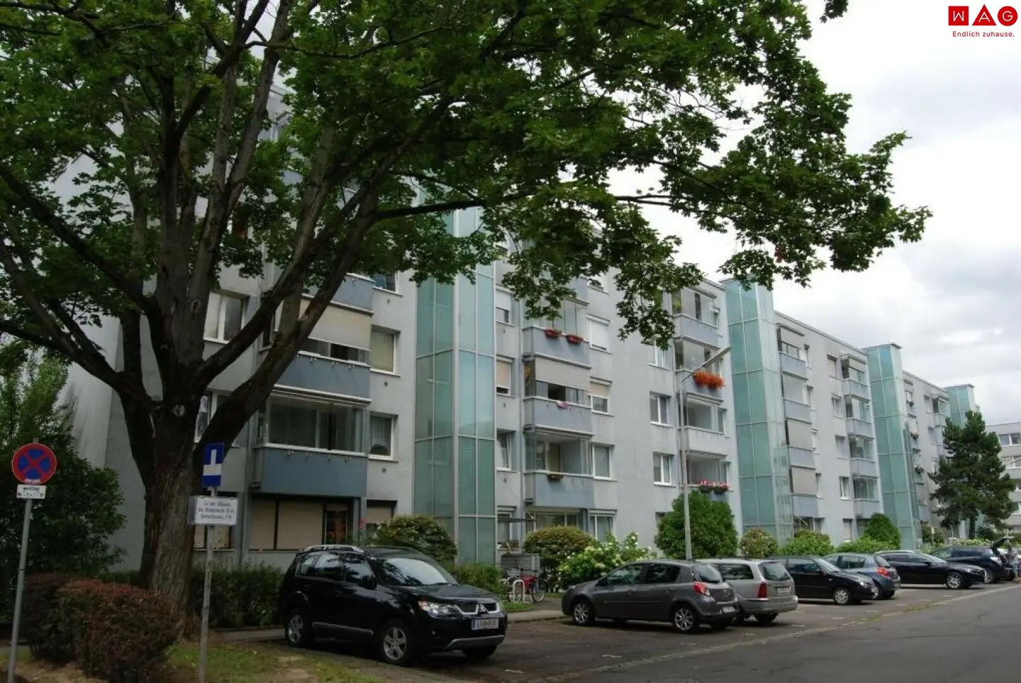 Living with comfort in Linz-Bindermichl, Spacious 2-room apartment with parking The apartment is currently under renovation