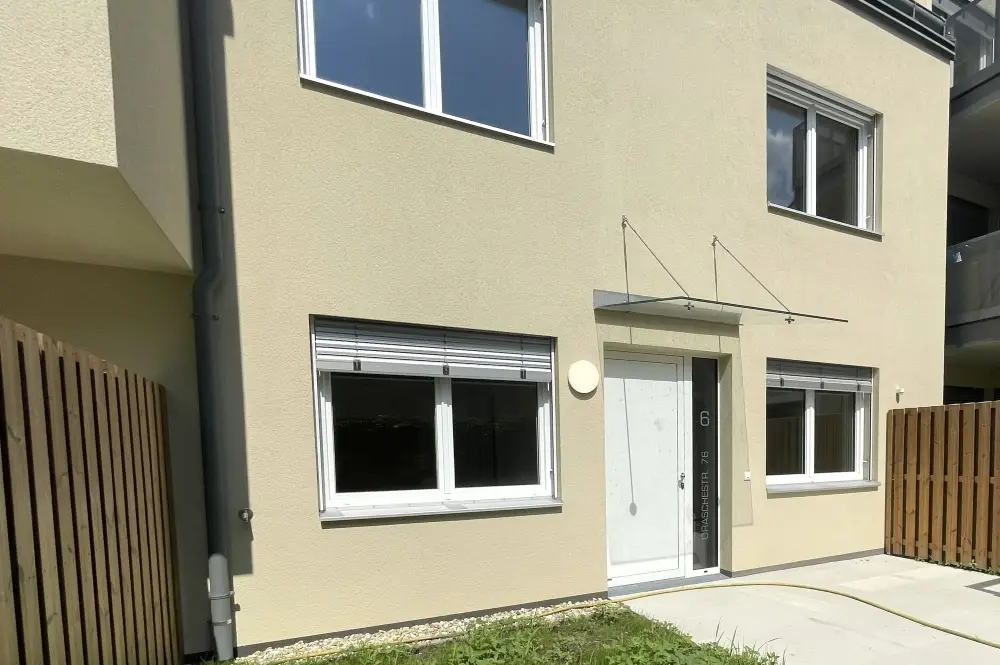 Erdgeschosswohnung with private garden and sunny terrace
