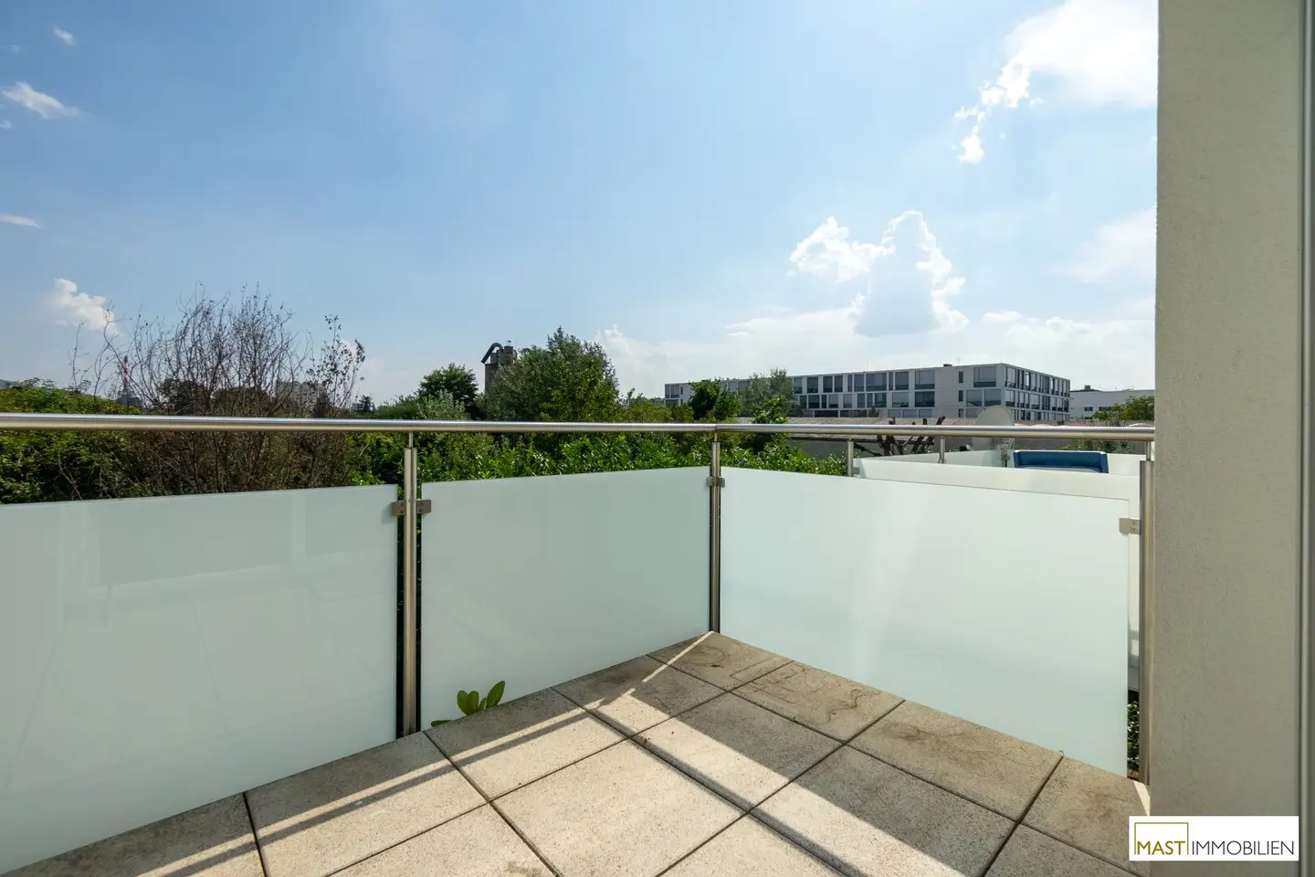 2 Zimmer Wohnung mit Balkon in Korneuburg - Garagenstellplatz optional verfügbar in der hauseigenen Garage