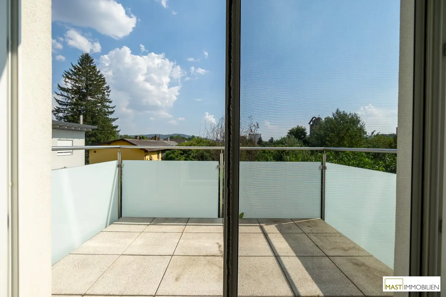 2 Zimmer Wohnung mit Balkon in Korneuburg - Garagenstellplatz optional verfügbar in der hauseigenen Garage