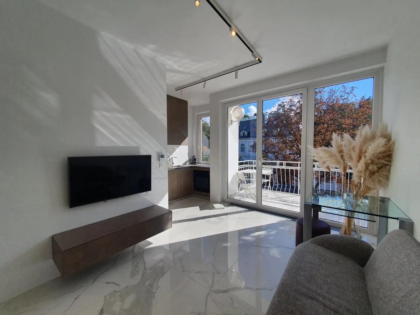 High-quality renovated IN THE MIDDLE OF GRINZING! FURNISHED STUDIO APARTMENT WITH ROOFTOP TERRACE