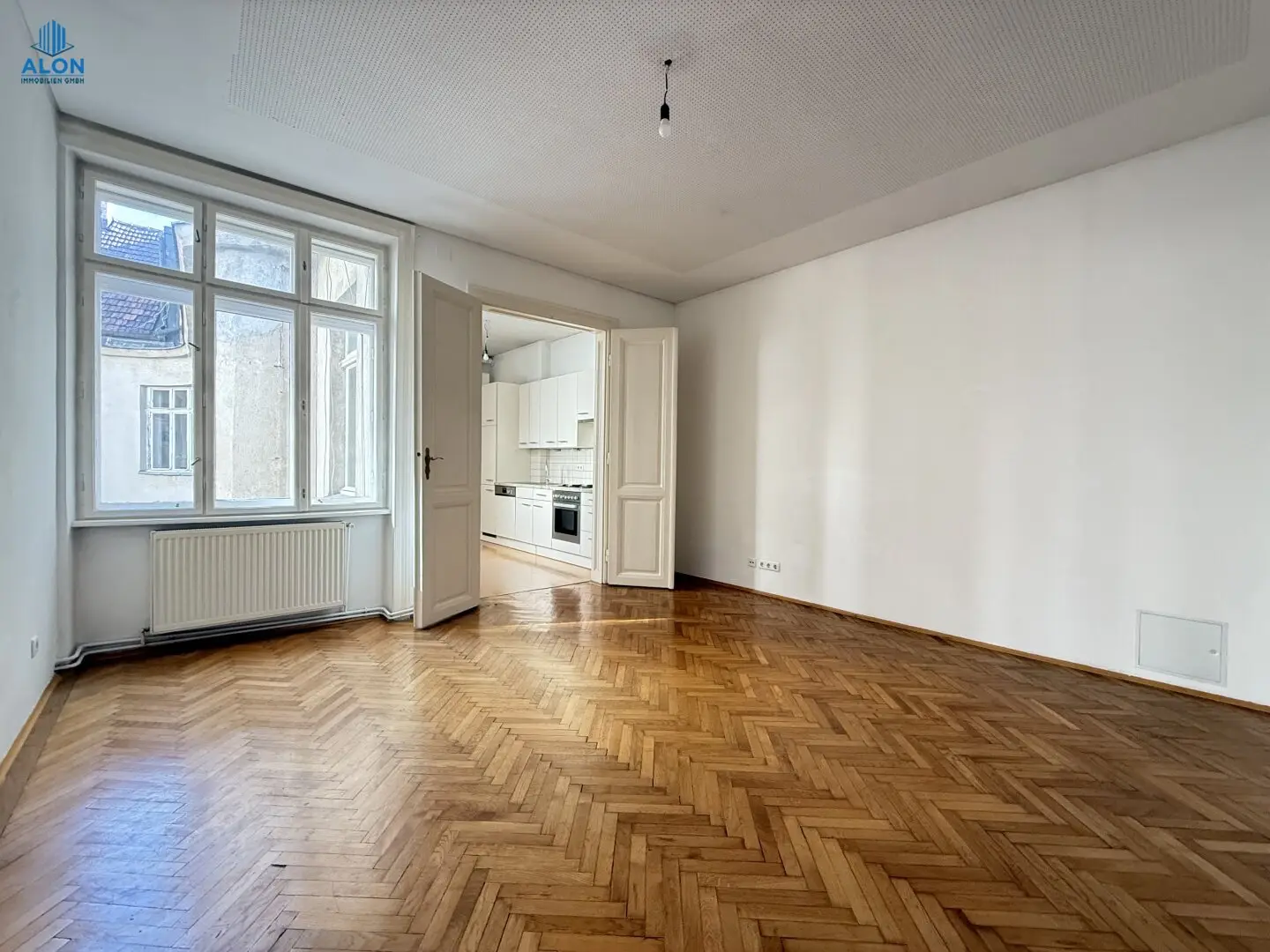 Ruhige 2-Zimmer-Wohnung mit separater Küche neben U6 Gumpendorfer Straße! Hoflage!