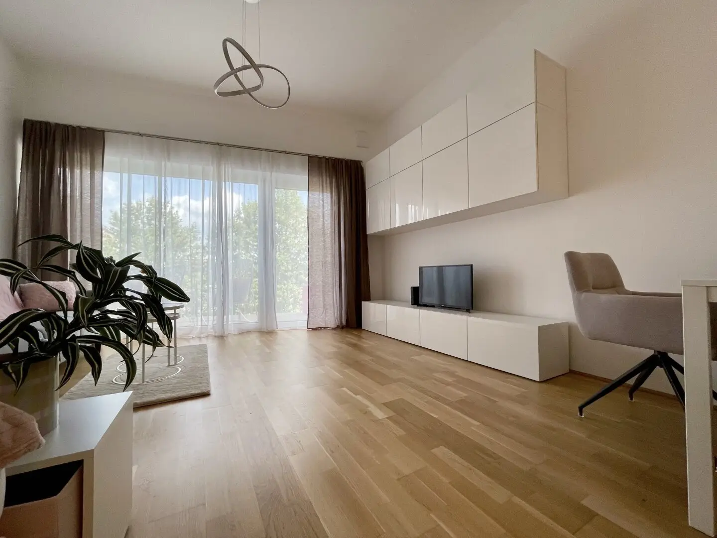 Bright 1-room apartment with balcony