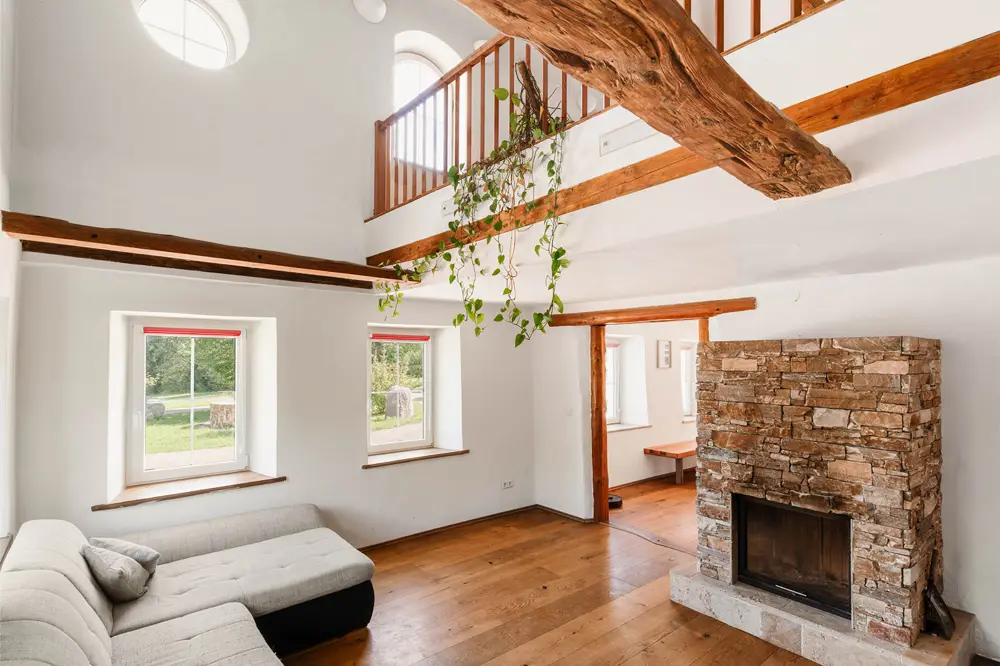 Family apartment on equestrian property with swimming pond