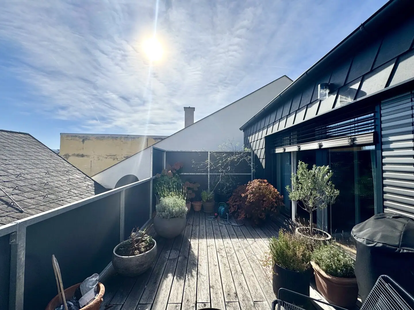 NEU! 4-Zimmer-Dachgeschosswohnung mit Terrasse in historischem Haus am Neunkirchner Hauptplatz! Klimaanlage!