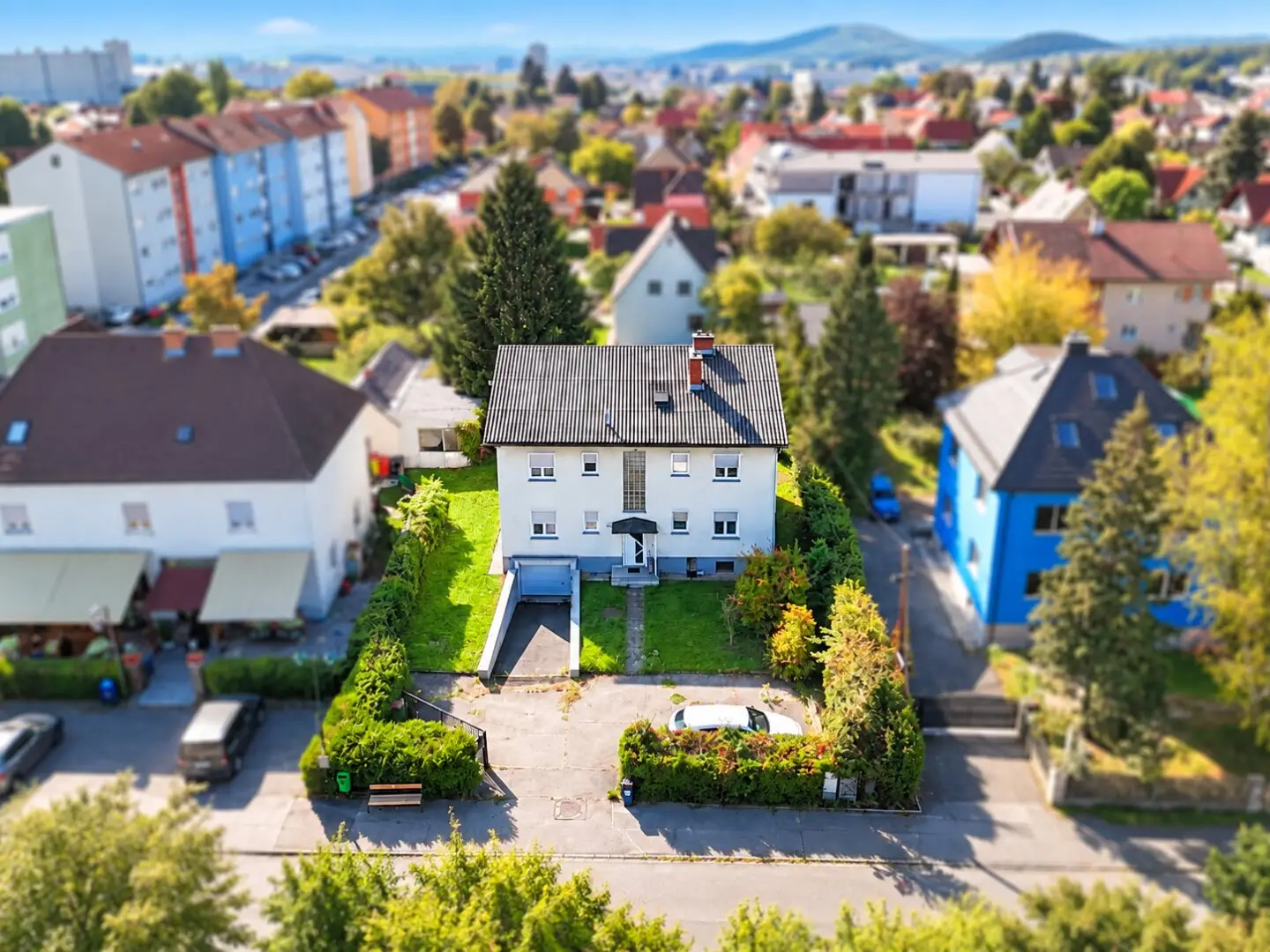 Two-family house in the center of Kalsdorf bei Graz with versatile development potential
