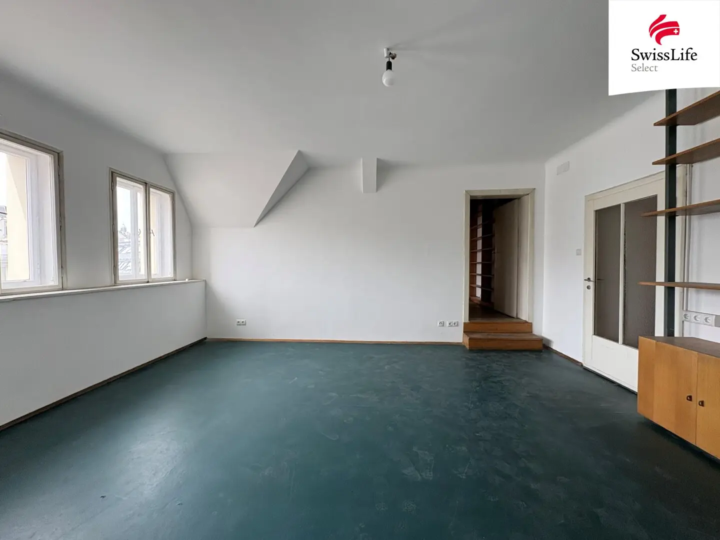 Top-floor apartment in need of renovation | 5 rooms | Near U4 Pilgramgasse
