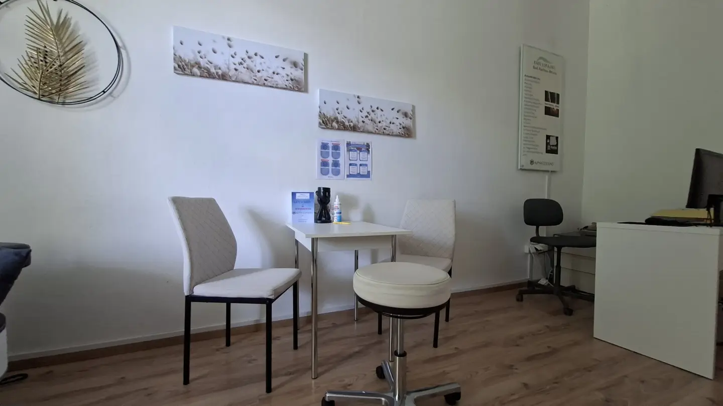 Behandlungsraum für Therapeuten – inklusive Geräte für Professional Alpha Cooling &amp; Beckenbodentherapie