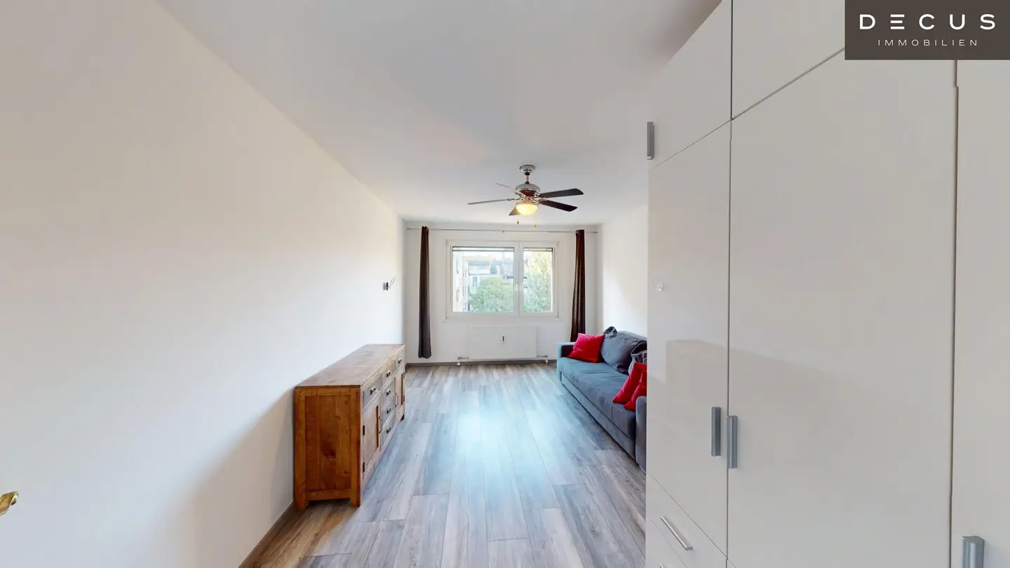 INNENHOFLAGE - HELLE 2 ZIMMER WOHNUNG MIT SEPARATER KÜCHE
