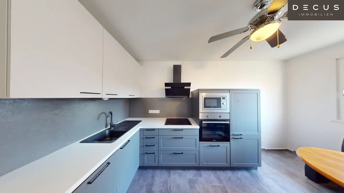 INNER COURTYARD LOCATION - BRIGHT 2 ROOM APARTMENT WITH SEPARATE KITCHEN
