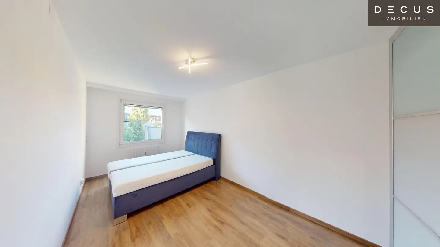 INNENHOFLAGE - HELLE 2 ZIMMER WOHNUNG MIT SEPARATER KÜCHE