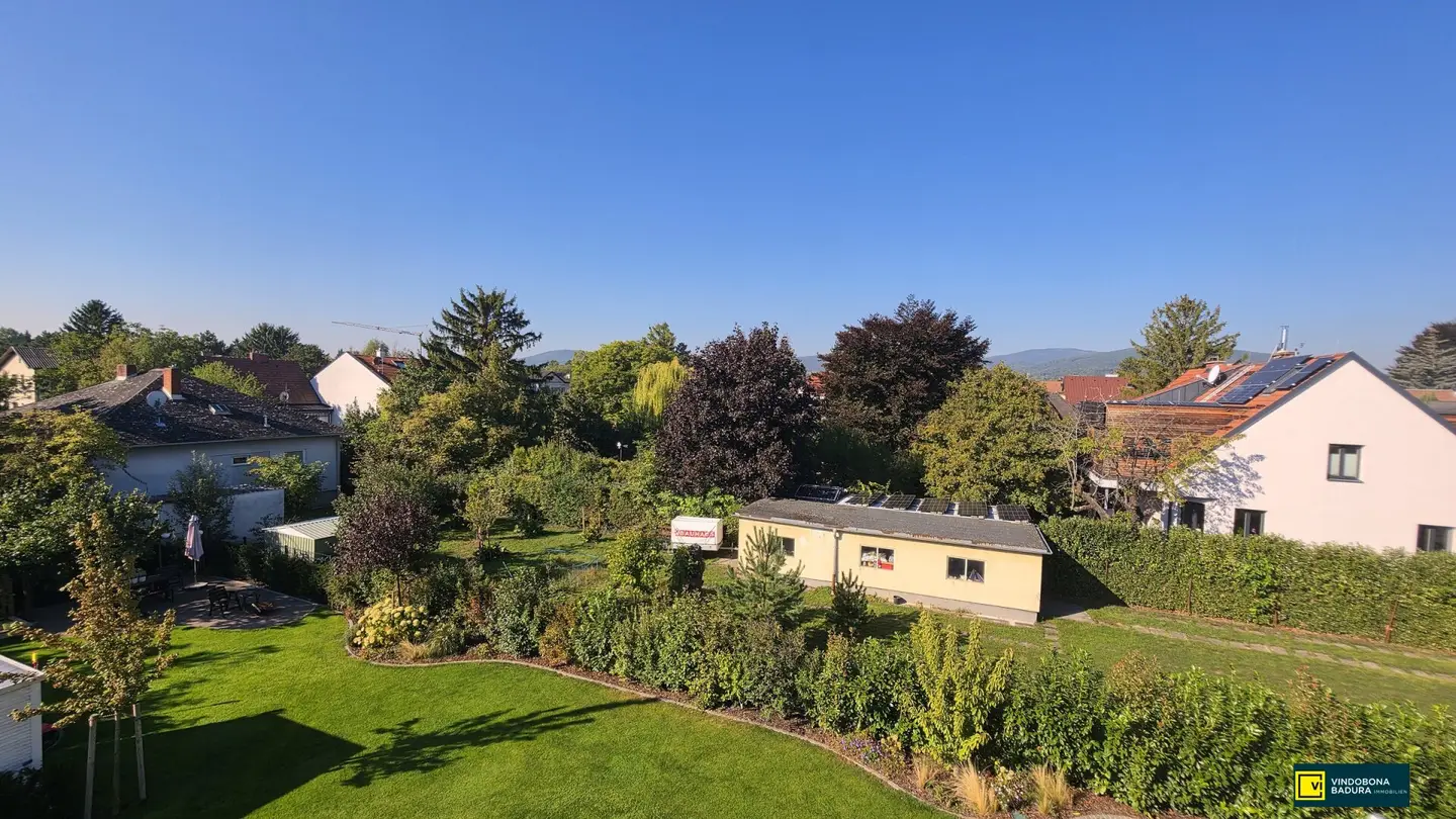 Semi-detached house in quiet residential area | south garden | roof terrace