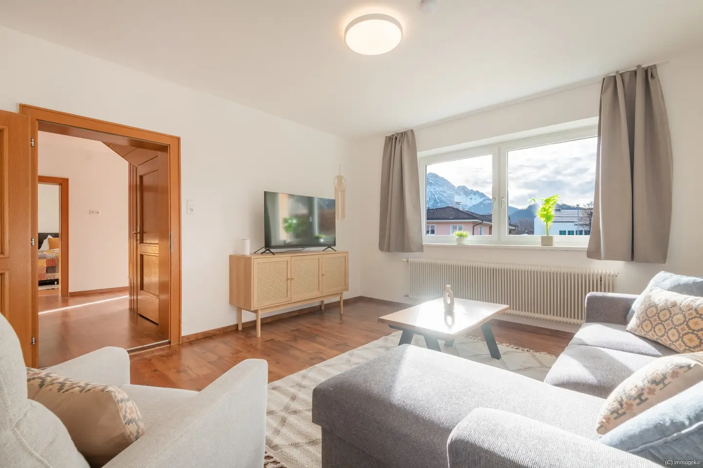 Anlegerwohnung im Villenstil mit großem Garten