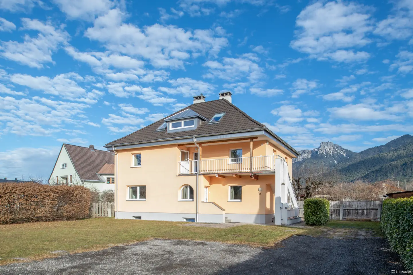 Anlegerwohnung im Villenstil mit großem Garten