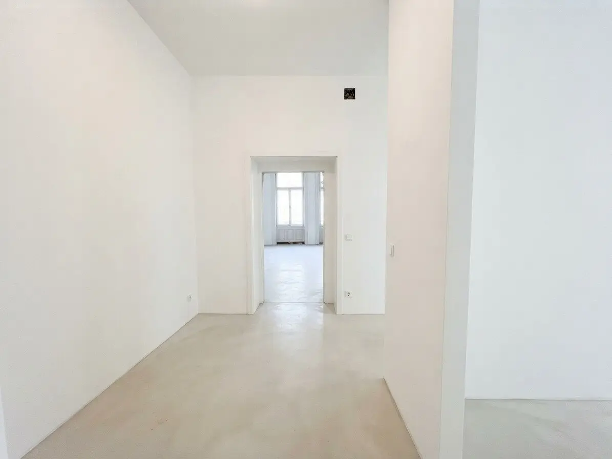 UNBEFRISTET: In Generalsanierung - 4-Zimmerwohnung in der Praterstraße mit einem kleinen Balkon