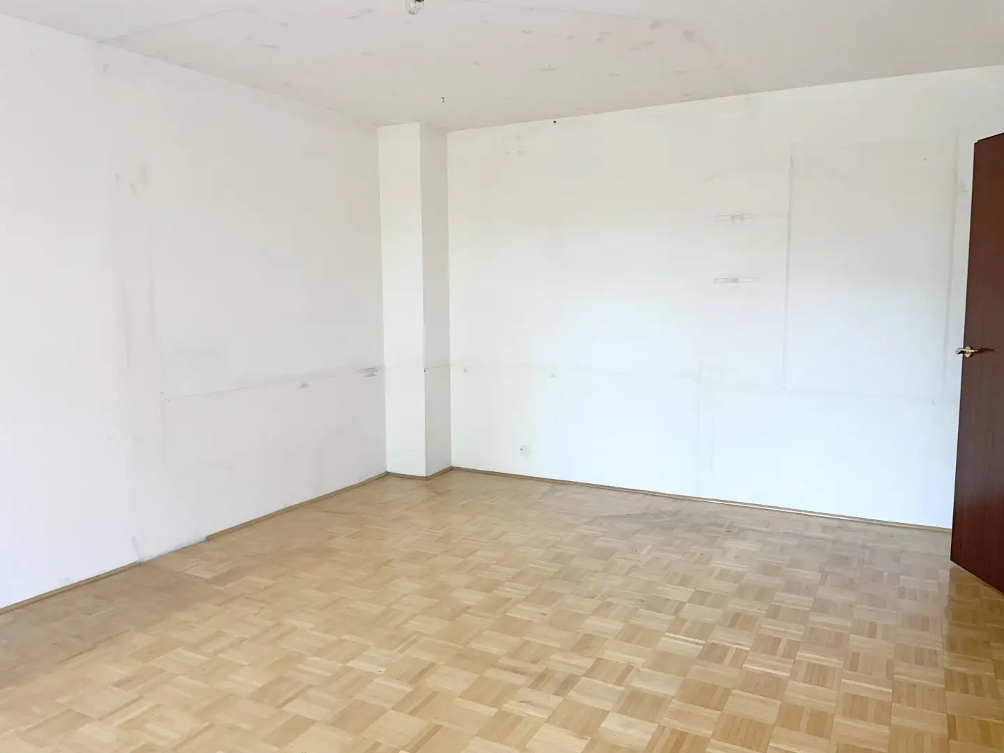 COMMISSION-FREE FROM THE OWNER! BEAUTIFUL 3-ROOM APARTMENT WITH LOGGIA NEAR SCHLOSS HETZENDORF!
