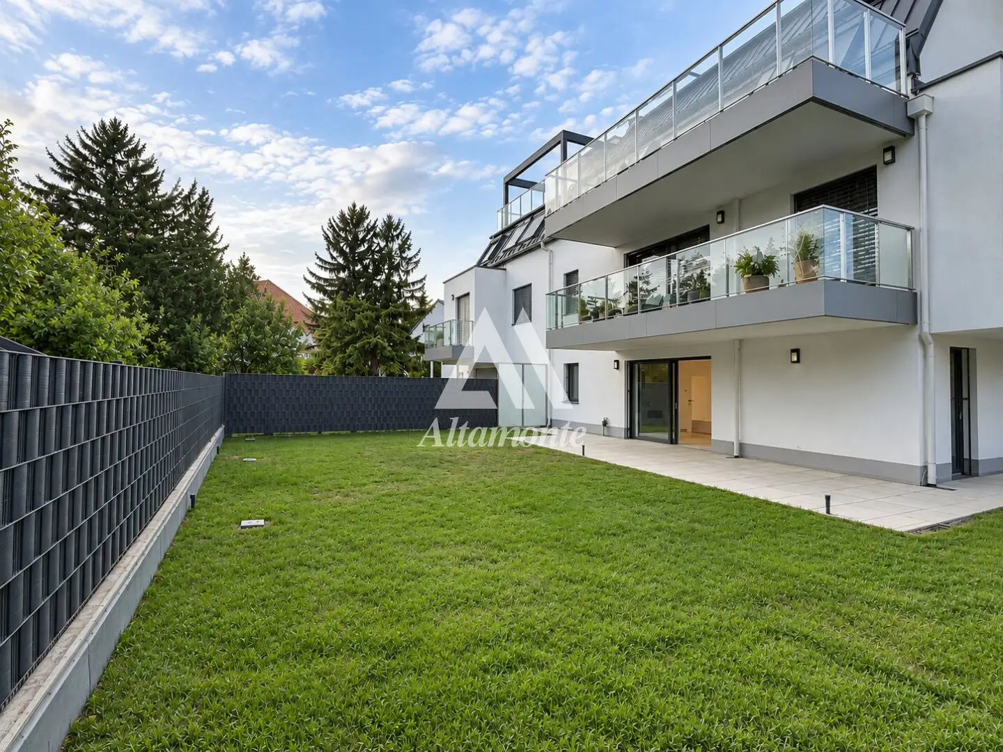 Living by the water - 4 rooms, generous garden &amp; two terraces