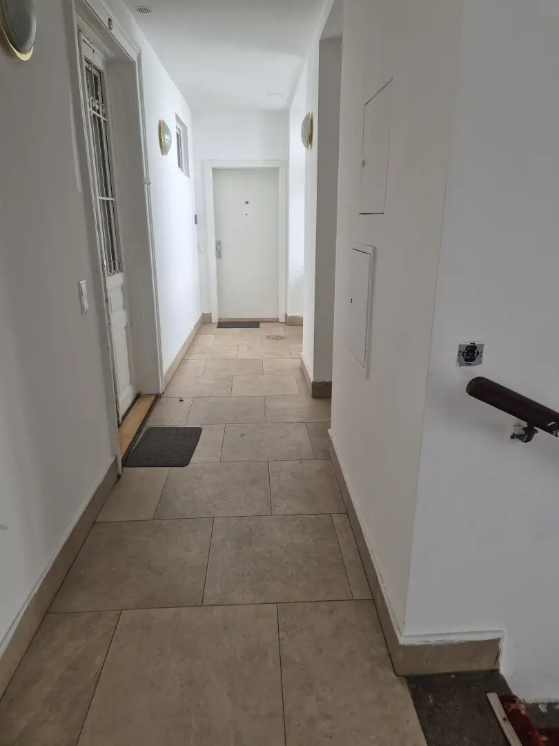 Tenement share with 222.000 Euro annual gross income, majority ownership