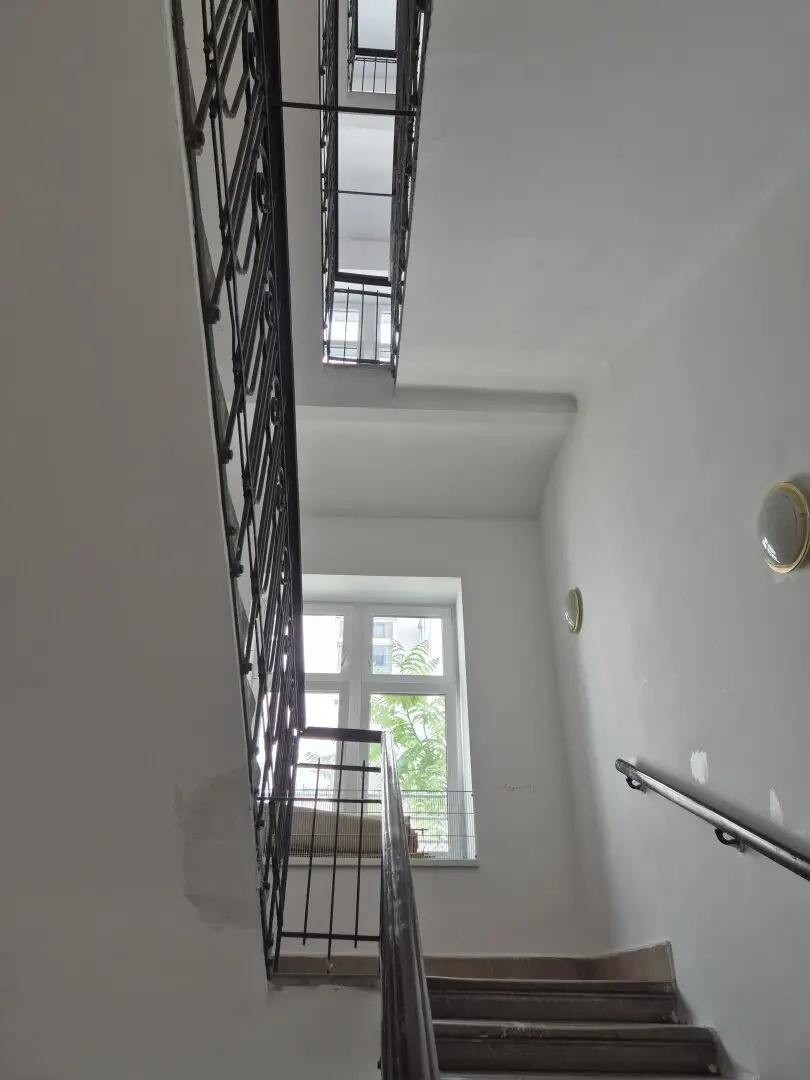 Tenement share with 222.000 Euro annual gross income, majority ownership