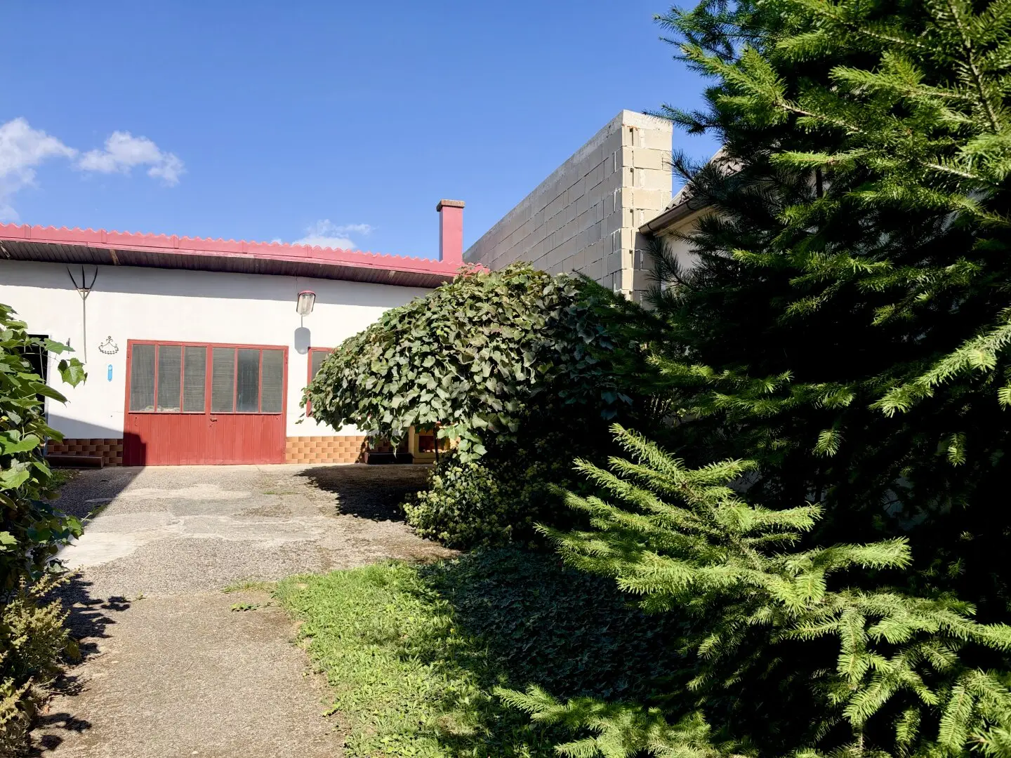 2 residential units under one roof – ideal for family, generations and working from home in Horitschon