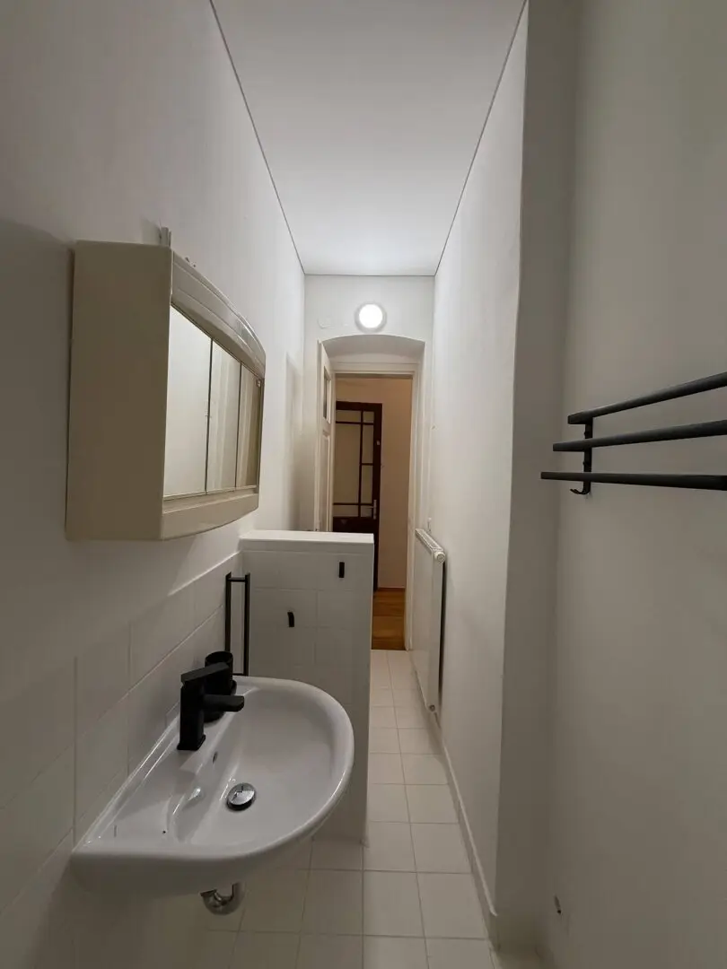 Sanierte Altbauwohnung in Pöllau! 81,5 m² im Hochparterre mit hohen Räumen, alten Holzböden und Flügeltüren