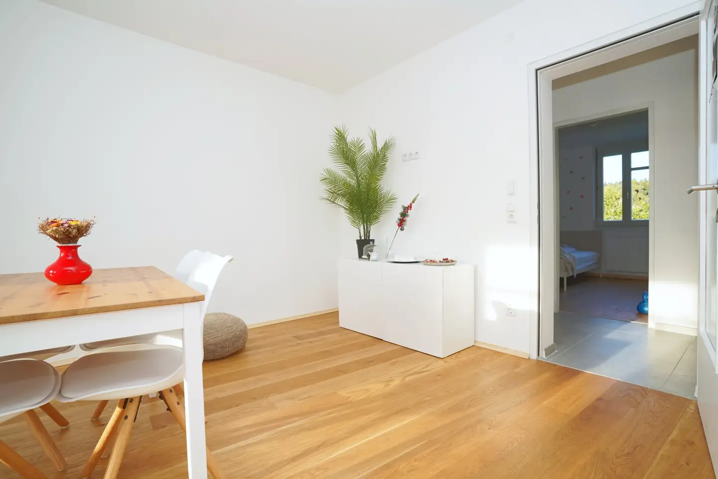 Hell, gepflegt und bestens gelegen - 4-Zimmer-Wohnung mit Tiefgaragenplatz in Feschnig