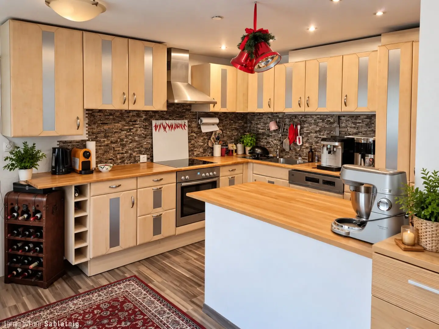 Lovingly renovated country house 5 rooms, with summer house, garage and lots of space in Deutsch Jahrndorf