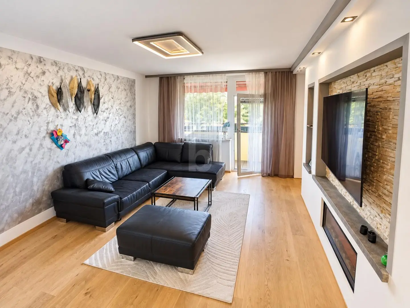 Helle Wohnung mit Loggia und eigenem Stellplatz