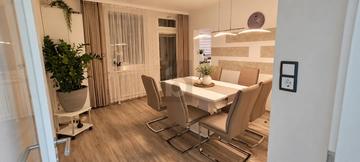 Helle Wohnung mit Loggia und eigenem Stellplatz