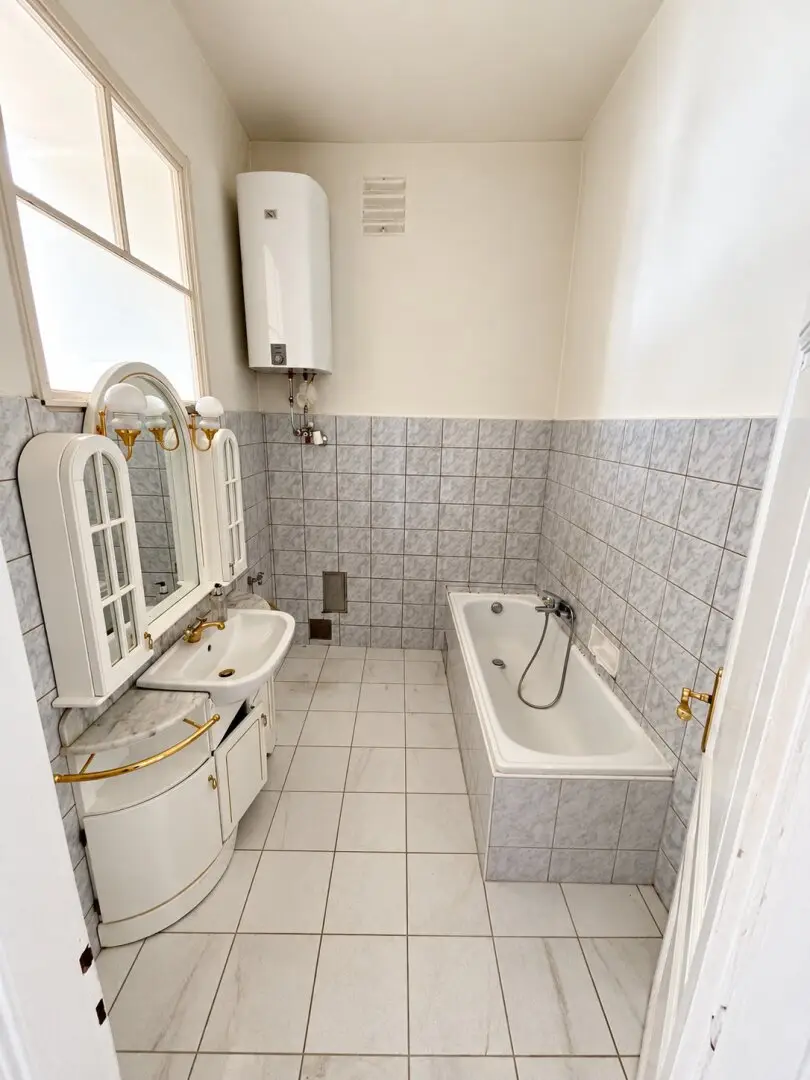 1040: Old building gem with exceptional development potential – approx. 132 m² in prime location