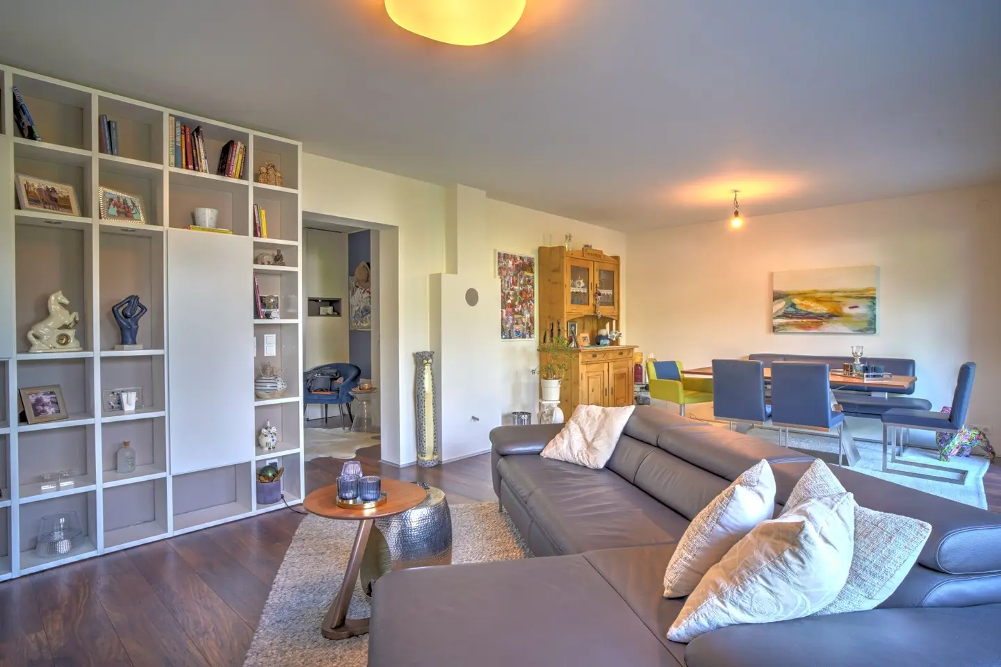 High-quality comprehensively renovated apartment with terrace and well-kept garden
