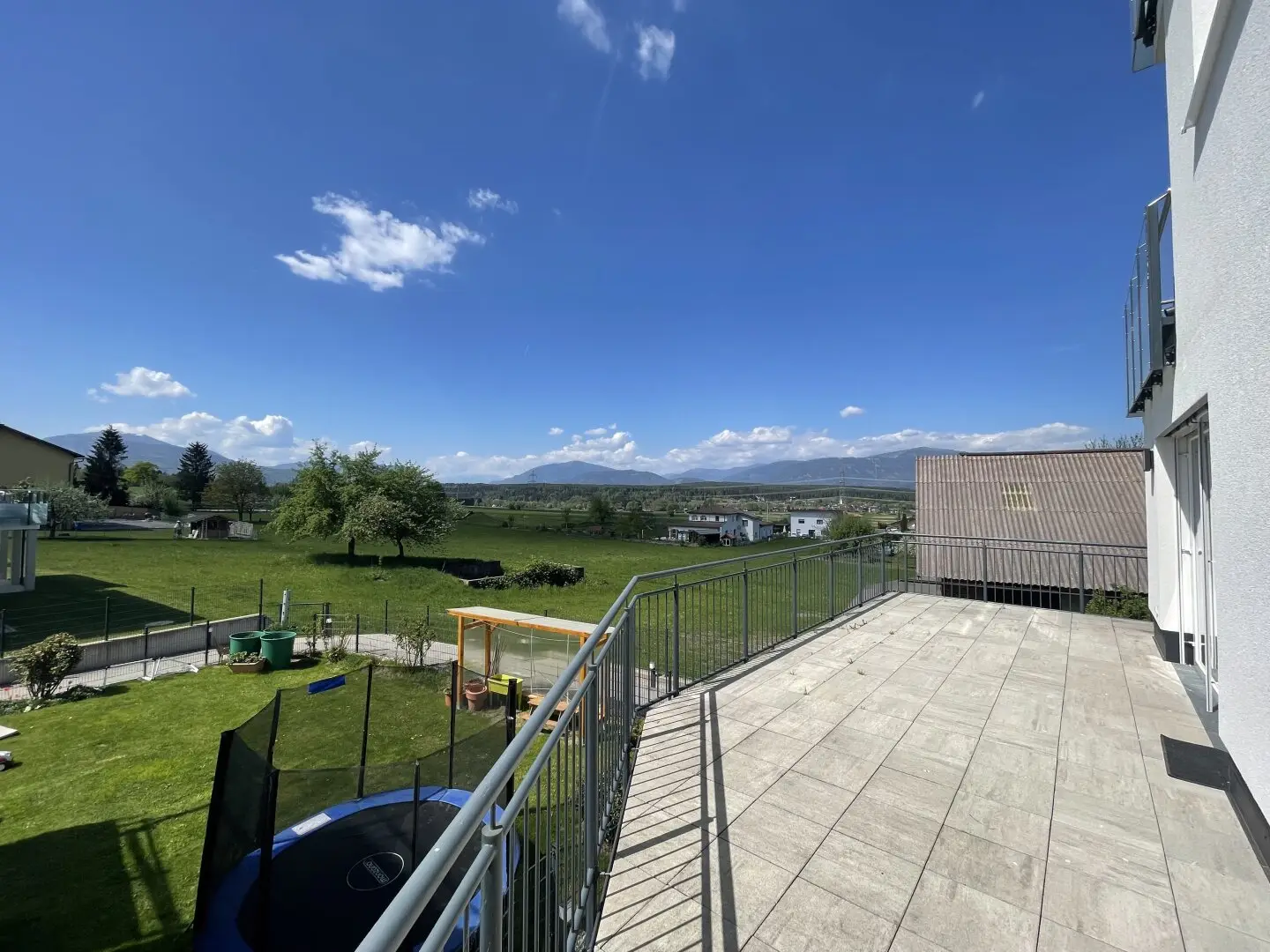 Family dream with distant view, Finkenstein-Auenweg
