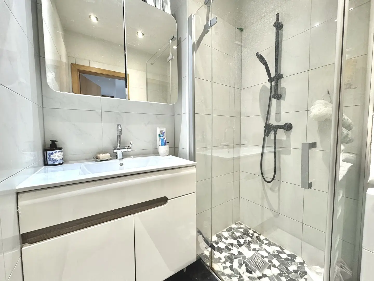 Sunny 2-room apartment with thoughtful floor plan in Penzing